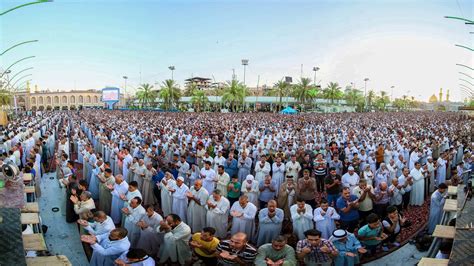 خطبة العيد سُنّةٌ عند الجمهور من الحنفيّة، والشافعيّة، والحنابلة، ومندوبةٌ عند المالكيّة، وتكون خطبتَين بعد صلاة العيد، بخِلاف صلاة الجمعة التي تُؤدّى خطبتها قبل الصلاة، ويجلس الإمام. كيفية صلاة العيد - تريندات