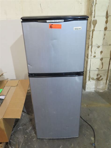 Magic Chef Mcbr415s Mini 2 Door Refrigerator Freezer 40 Cuft