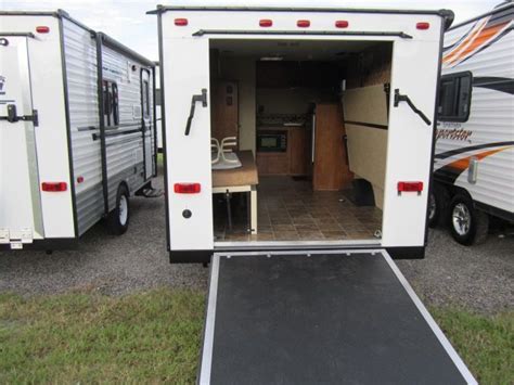 Headquartered in elkhart, indiana manufactures class a motorhomes, class c motorhomes, fifth wheels and travel trailers. 2015 New Kz-Rv SPREE ESCAPE 17 FKTH Travel Trailer in ...