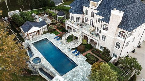 Kelly Clarkson Has Sold Her Massive Mansion In Tennessee For 63m