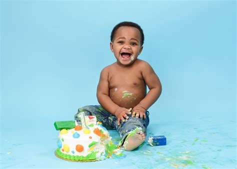 Modern professional photography at a great price. Cake smash photography near me little boy green cake on ...