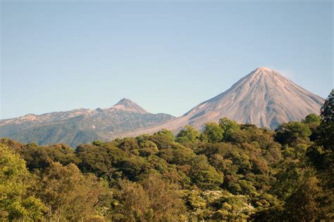 Filecolima Volcano And Nevado De Colima