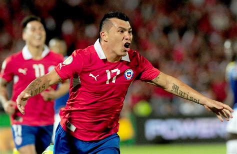 Gary medel is a defender and is 5'7 and weighs 156 pounds. Rumour: Inter Milan close to sealing Gary Medel deal