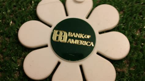 Vintage Bank Of America Plastic Flower Keychain Kitschy Mod Plastic