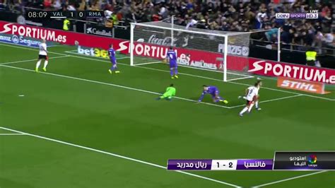 برشلونة يحتل المركز الخامس في جدول ترتيب الدوري الإسباني برصيد 28 نقطة، بفارق 10 نقط عن أتلتيكو مدريد المتصدر والذي لعب مباراة واحدة أقل من البلوجرانا. ‫جدول ترتيب الدوري الاسباني بعد تعثر ريال مدريد امام ...