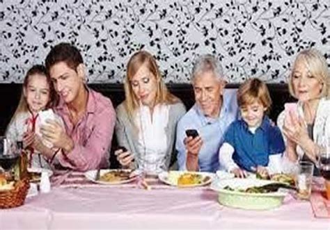 Tecnología Digital Y Ritos En Familia La Comida En Familia