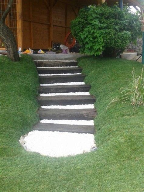 Maybe you would like to learn more about one of these? Stiegen mit Bahnschwellen | Jardim