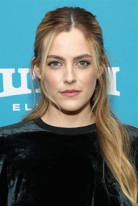 Riley Keough Ready To Rock As Star Of Amazons Daisy Jones And The Six Adaptation Los Angeles