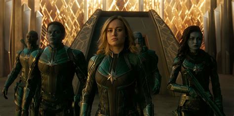 Captain marvel takes place in the 1990s and is intended to bridge the gap in time between previous marvel movies that take place in the past with the newer movies taking place more recently. 'Captain Marvel' Is a Totally Average Marvel Movie—And ...