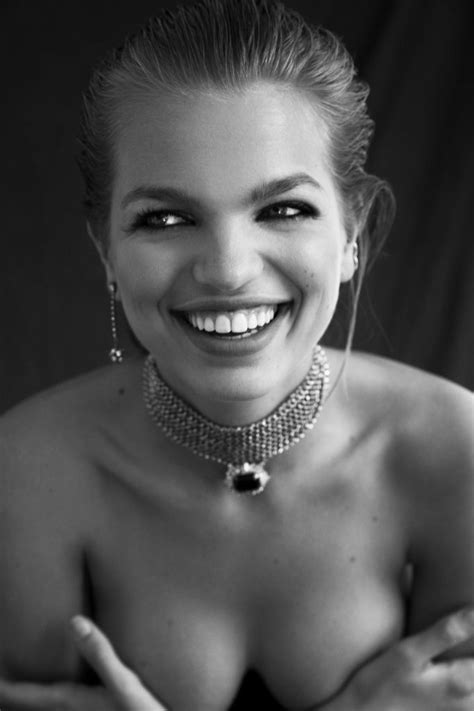 Daphne Groeneveld Topless Sexy Photos TheFappening
