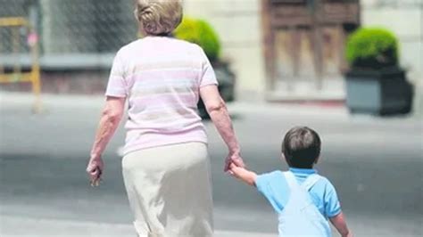 La Abuela Que Quiere Cobrarle A Su Hija Para Cuidar A Su Nieto No Soy Una Guarder A