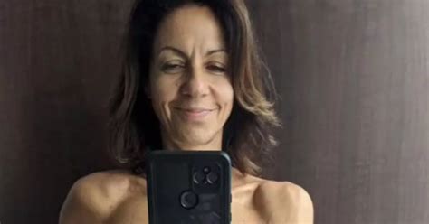 Countryfiles Julia Bradbury Poses For Powerful Topless Image Before Mastectomy Mirror Online
