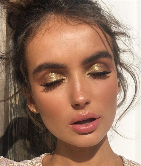 Gold Shimmery Glitter Eyeshadow Makeup Look This Is A Beautiful Look