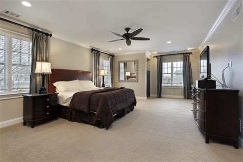 What size tv do you need? 16 Luxurious Bedrooms Complete with Flatscreen Televisions ...