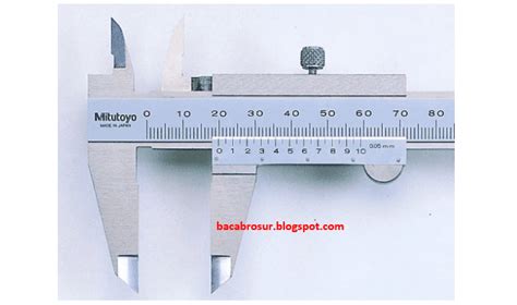 A vernier caliper outputs measurement readings in centimetres (cm) and it is precise up to 2 decimal places (e.g. Cara menggunakan jangka sorong (vernier caliper)