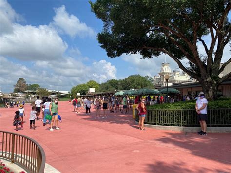 Photos Large Crowds Form Outside Of Guest Relations At The Magic
