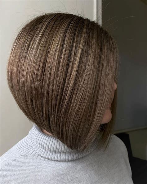 21 Modern Inverted Bob Haircuts Women Are Getting Now Medium Stacked