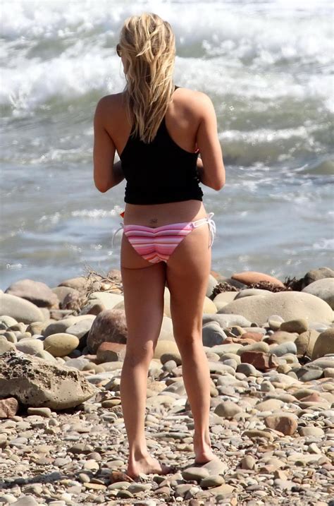 Leann Rimes Showing Off Her Ass In Bikini At A Beach In California Porn
