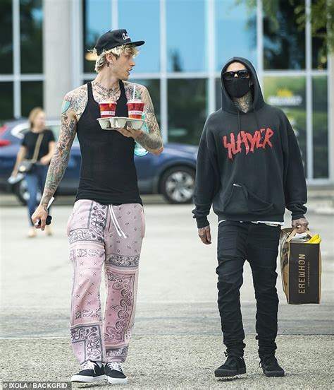 Ohio rapper machine gun kelly is relying on the power of social media. Machine Gun Kelly steps out without a mask to go grocery ...