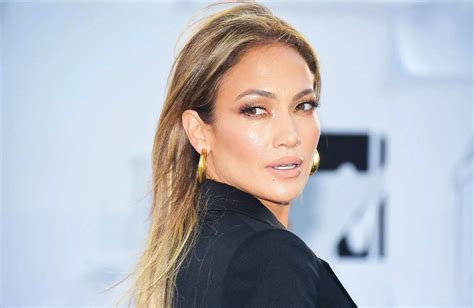 Jennifer Lopezs Morning Skincare Routine Revealed Heres The Secret