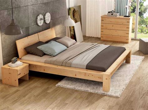 Schlafzimmer aus aromatischem, massivem zirbenholz. Zirbenholz Schlafzimmer