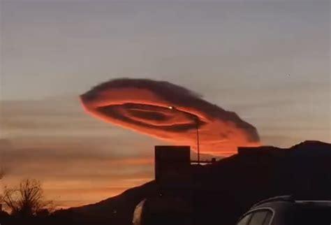 Eerie Red Ufo Cloud Seen In Turkey Before Deadly Earthquake