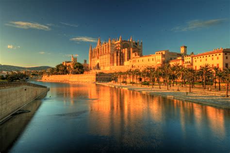 Divisa y comparación de costes. Travel From Barcelona Weekend Trip: Mallorca - SuiteLife