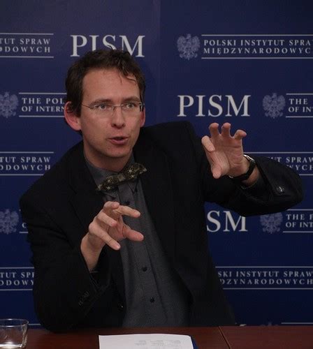 Na přání prezidenta miloše zemana opustil petr drulák svoji diplomatickou misi v paříži o rok dříve, než je zvykem. Petr Drulák (Director of the Institute of International Re ...