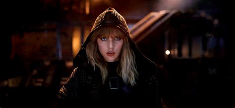 Taylor Swift Goes Full Cyborg In Ready For It Video E News Uk