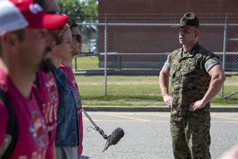 Marine Corps Drill Instructor Doesnt Hold Back On Nascars Larson Us Department Of Defense