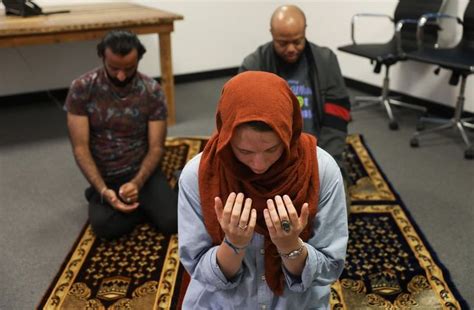 With Female And Lgbtq Prayer Leaders Chicago Mosque Works To Broaden