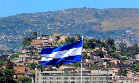The caribbean sea washes its northern coast, the pacific ocean its narrow coast to the south. Honduras dice que continúa analizando trasladar su ...