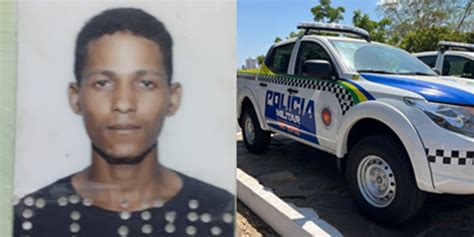 Jovem é executado três tiros de arma de fogo na porta de sua casa