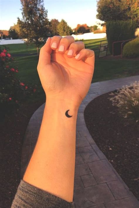 But currently the world is going gaga over minimalist, cute and small tattoos. 50 small and cute tattoo design ideas for you | Menő ...