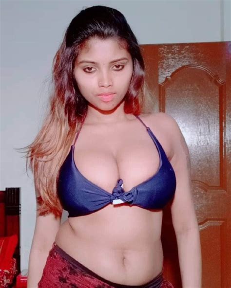 tiktok glamour queen ilakkiya hot and sexy photos deep cleavage pictures went viral