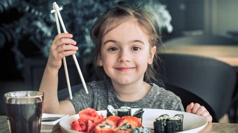Airsoft A Partir De Quel Age - A partir de quel âge mon enfant peut-il manger des sushis ou un steak