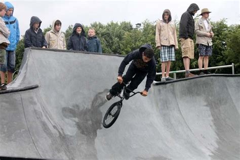 De jeugd van opwijk heeft nood aan een deftig aangelegd skatepark voor bmxers see more of opwijk verlangt naar een bmx/skatepark on facebook. Editiepajot : HALLE - Opening nieuw skatepark aan de Bres ...