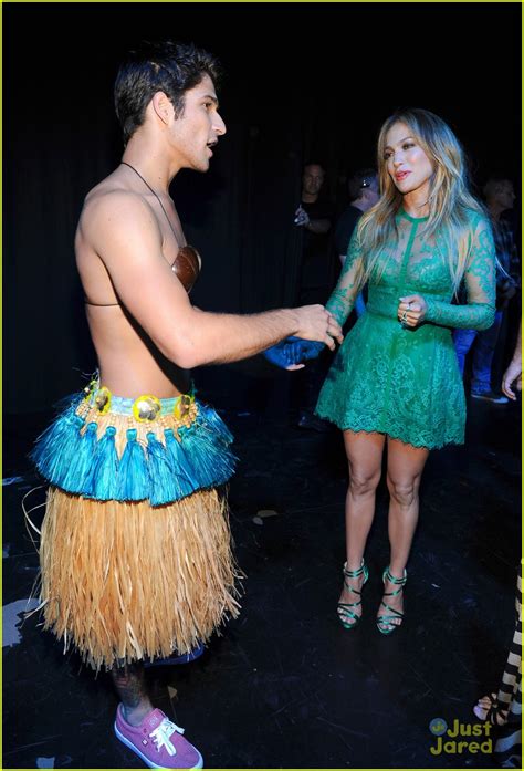 Tyler Posey Strips Down To Hula Costume At Teen Choice Awards 2014