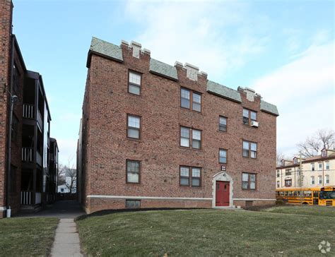 Housing units in west hartford with a mortgage: Clarendon Apartments Rentals - West Hartford, CT ...