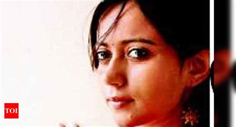 Kolkata Girl Ronjini Chakraborty Goes Bollywood Bengali Movie News