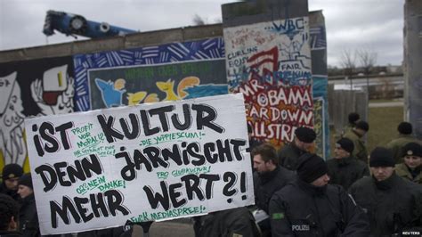 In Pictures Berlin Wall Protest Bbc News