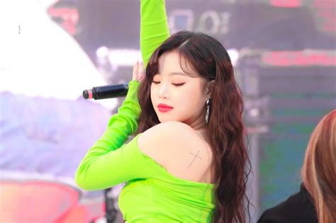There's apparently a fifth one she mentioned at a fan meet but she kept the fans have spotted at least 4 on soojin, and she's talked about having another. Soojin Gidle Tattoos - Gidle (G)I-DLE 2020