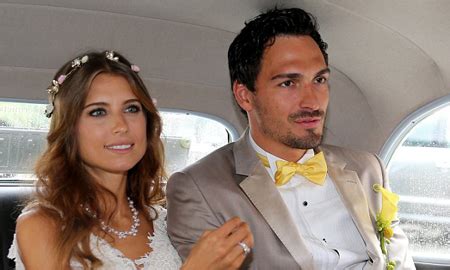 Mats hummels, wife, cathy, fc bayern munich at the. Mats Hummels wiki bio- net worth, salary, cars, affairs, married, wife, children, career, awards ...