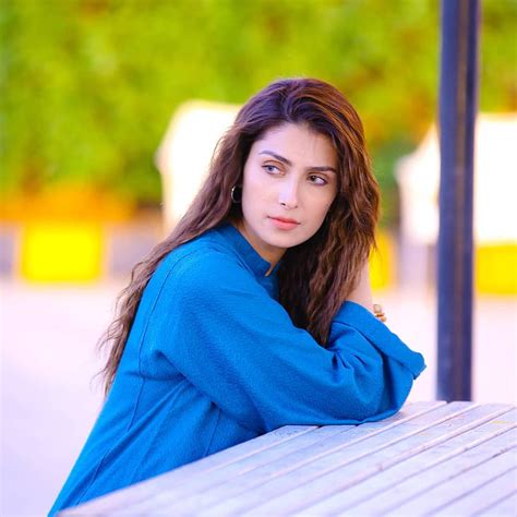 Awesome Of Actress Ayeza Khan Hd Phone Wallpaper Pxfuel