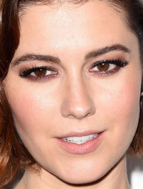reverse smoky eye close up of mary elizabeth winstead at the 2015 elle women in hollywood