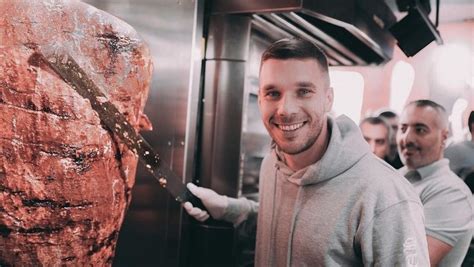 Rupt.ly/subscribeworld cup winning football player lukas podolski opened his own doner kebab shop in cologne on saturday, drawing. Ketika Mantan Pemain Arsenal Berbisnis Wisata Kuliner