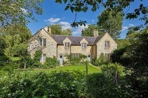 A pair of Cotswolds cottages turned into a gorgeous — and huge — family