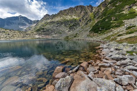 保加利亚里拉山musalenski湖的musala峰高清图片下载 正版图片505296760 摄图网