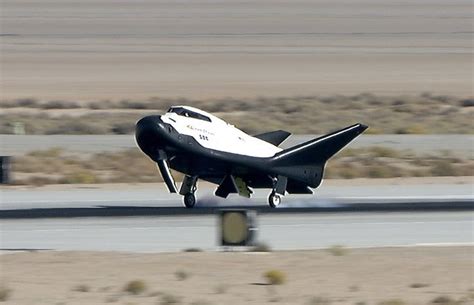 Sierra Nevada Corps Dream Chaser Space Plane Glides Through Test Flight