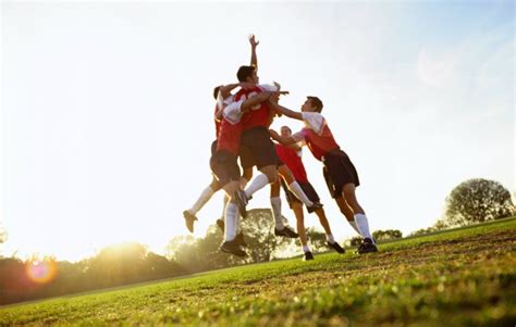 Beneficios De Jugar Al Fútbol Para La Salud Free Team Building